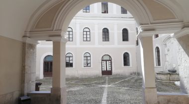 Una foto del cortile di Palazzo De Simone